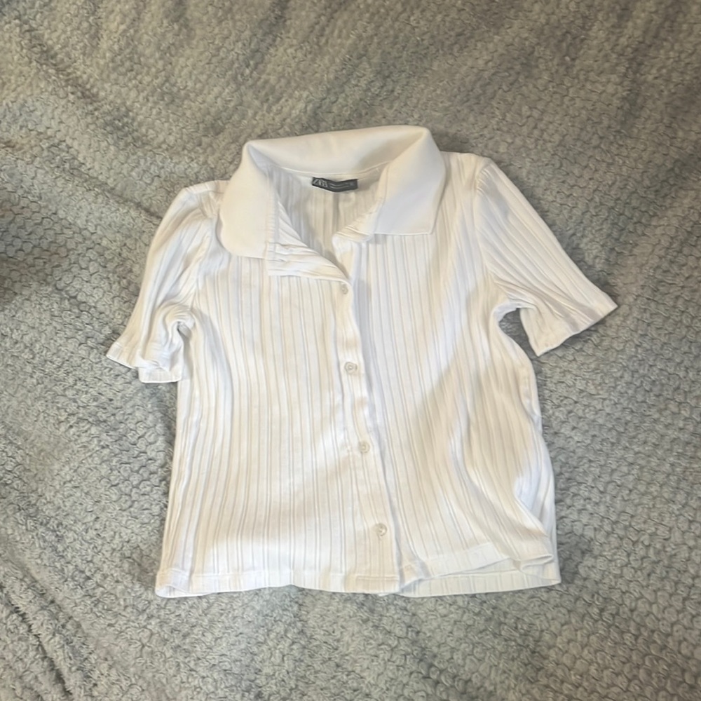 ❤️3/$18 Zara - White Buttoned Up Collarded Top - Size Medium